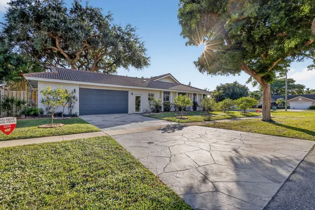 $1,095,000 | 7598 West Country Club Boulevard, Boca Raton, FL 33487