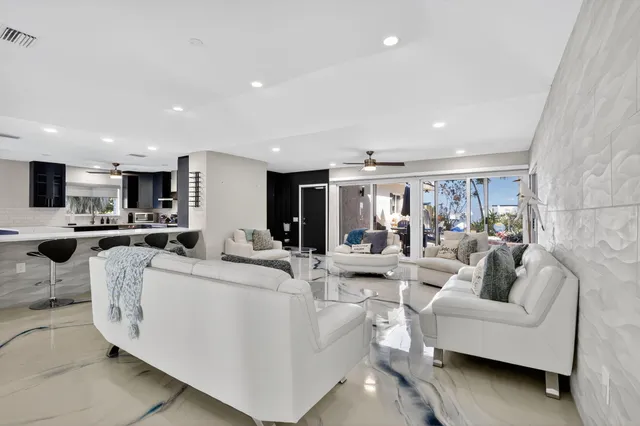 $1,095,000 | 7598 West Country Club Boulevard, Boca Raton, FL 33487