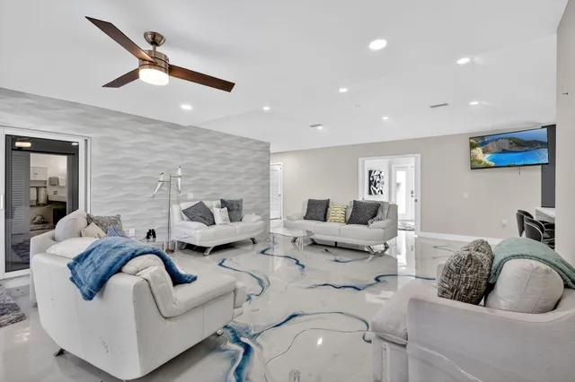 $1,095,000 | 7598 West Country Club Boulevard, Boca Raton, FL 33487