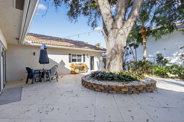 $1,095,000 | 7598 West Country Club Boulevard, Boca Raton, FL 33487