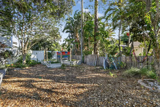 $1,095,000 | 7598 West Country Club Boulevard, Boca Raton, FL 33487