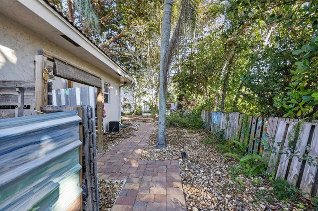 $1,095,000 | 7598 West Country Club Boulevard, Boca Raton, FL 33487