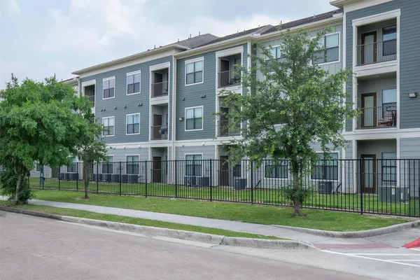 $1,276 | 2930 Plum Creek Lane, Unit 111, Houston, TX 77087