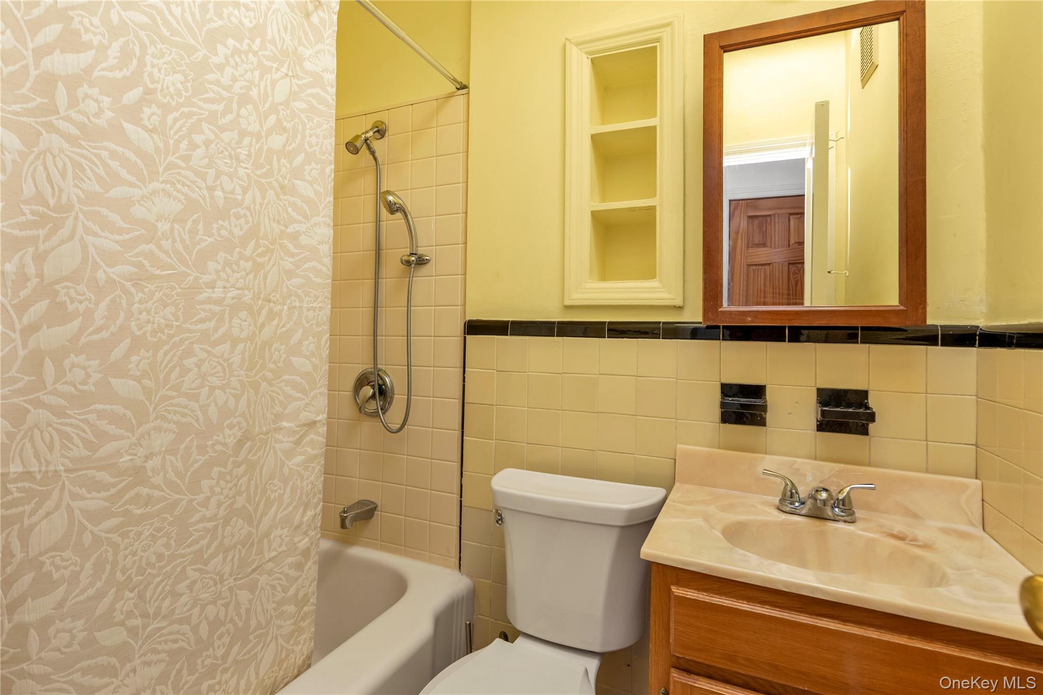 189-21 46th Road Queens, NY 11358 - Photo 13 of 23 Gallery Image 13