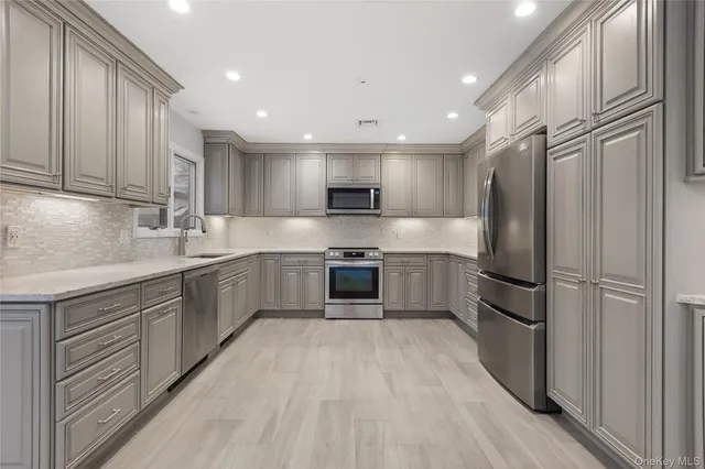 $799,000 | 339 Halbert Drive, Holbrook, NY 11741