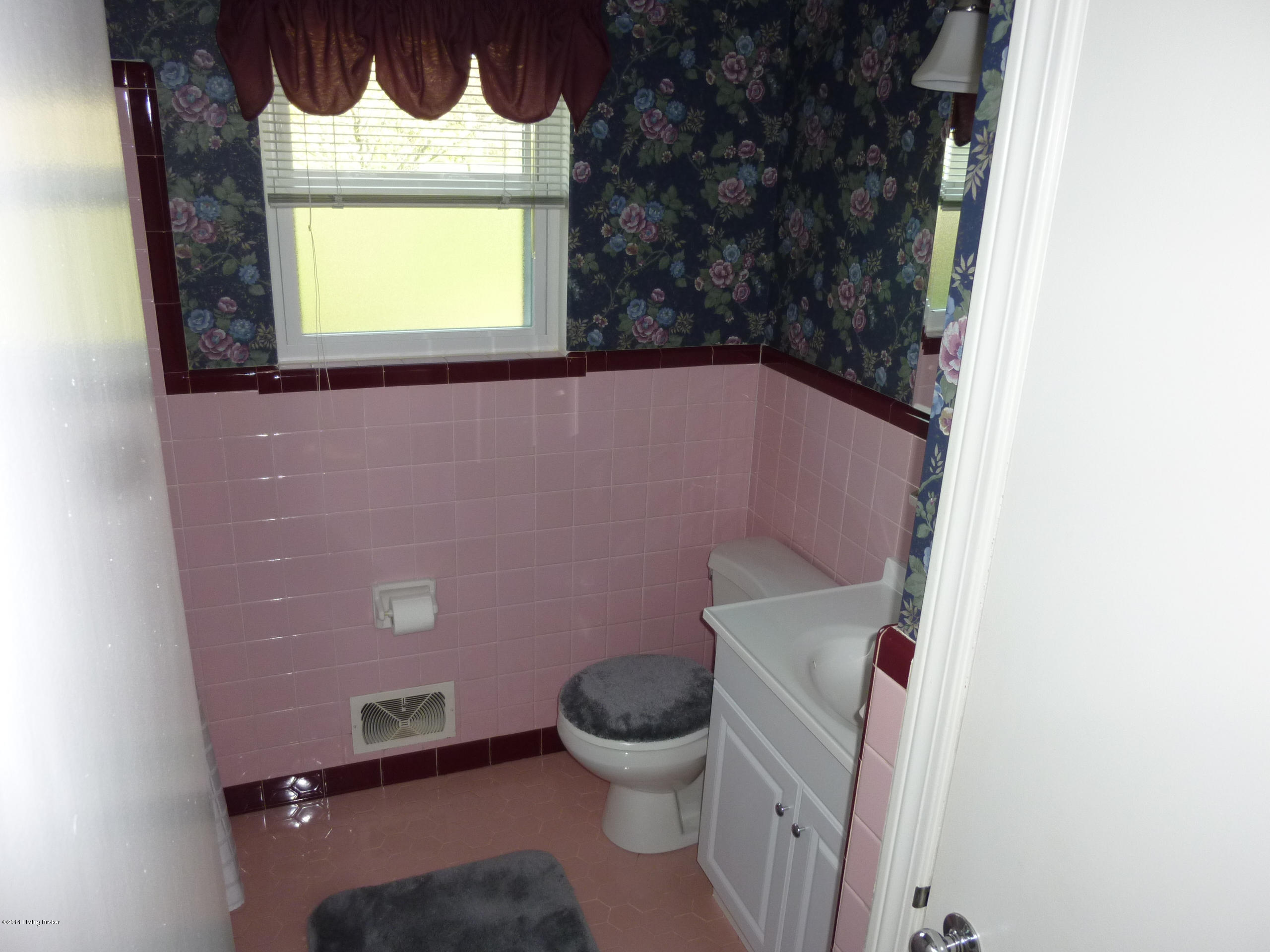 8903 Waltlee Road Louisville, KY 40291 - Photo 15 of 17 P1030850