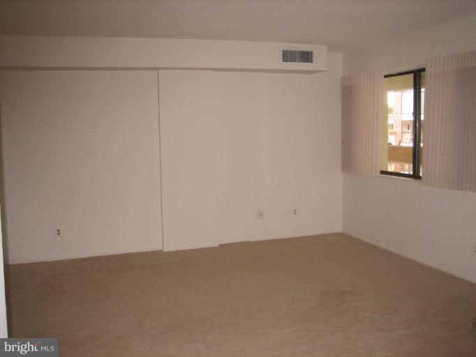 1951 Sagewood Lane, Unit 302 Reston, VA 20191 - Photo 10 of 23 Living Room