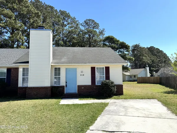 $1,200 | 113 Glenside Court, Midway Park, NC 28544