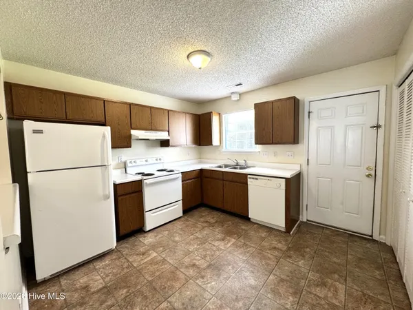 $1,200 | 113 Glenside Court, Midway Park, NC 28544