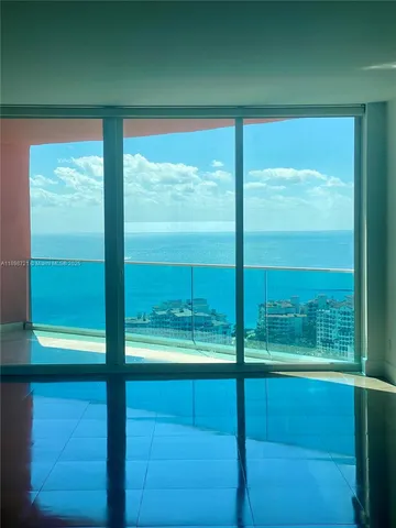 a view of entryway with rug and window