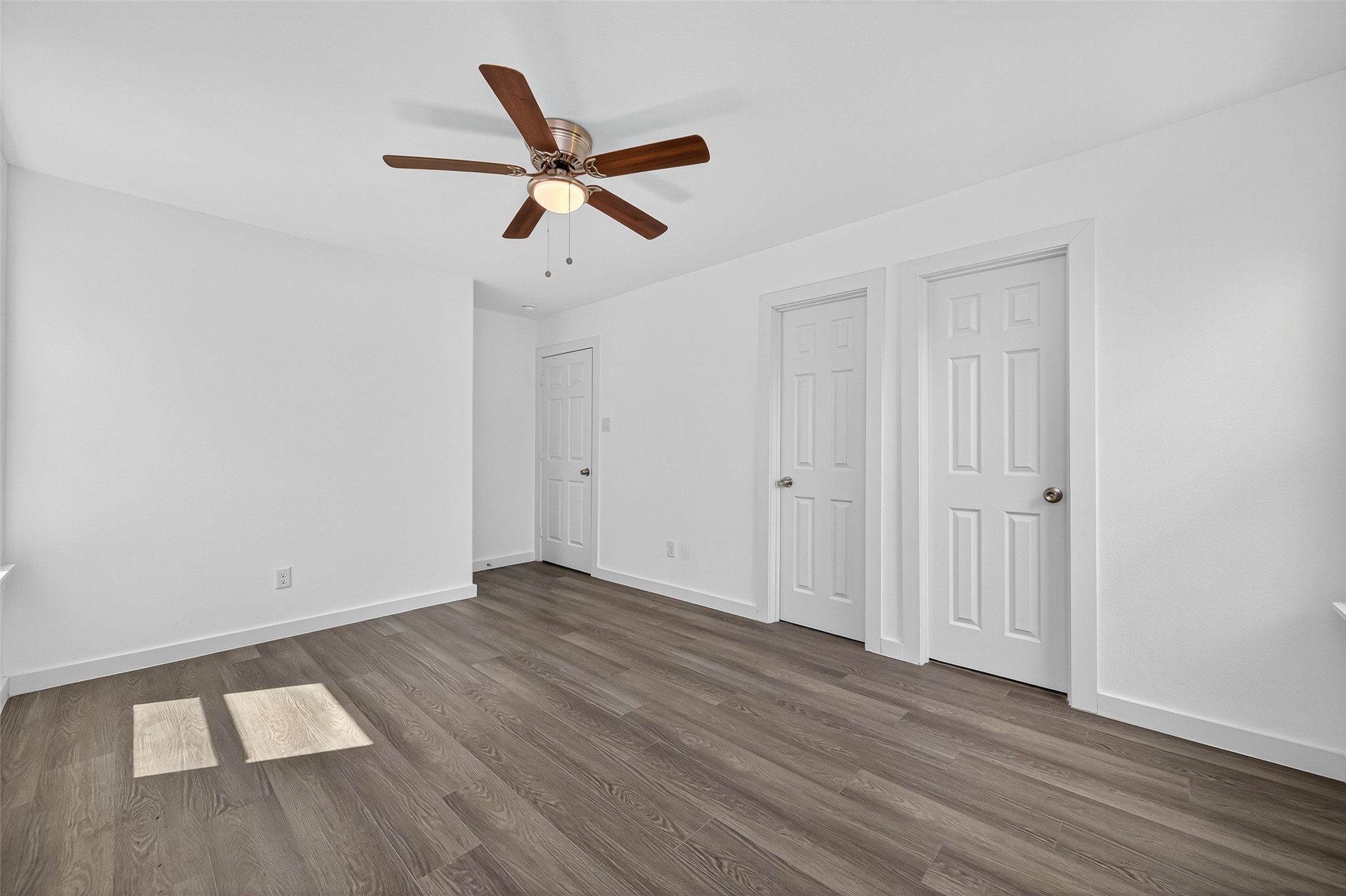 9405 Madera Road Houston, TX 77078 - Photo 20 of 32 wooden floor in an empty room
