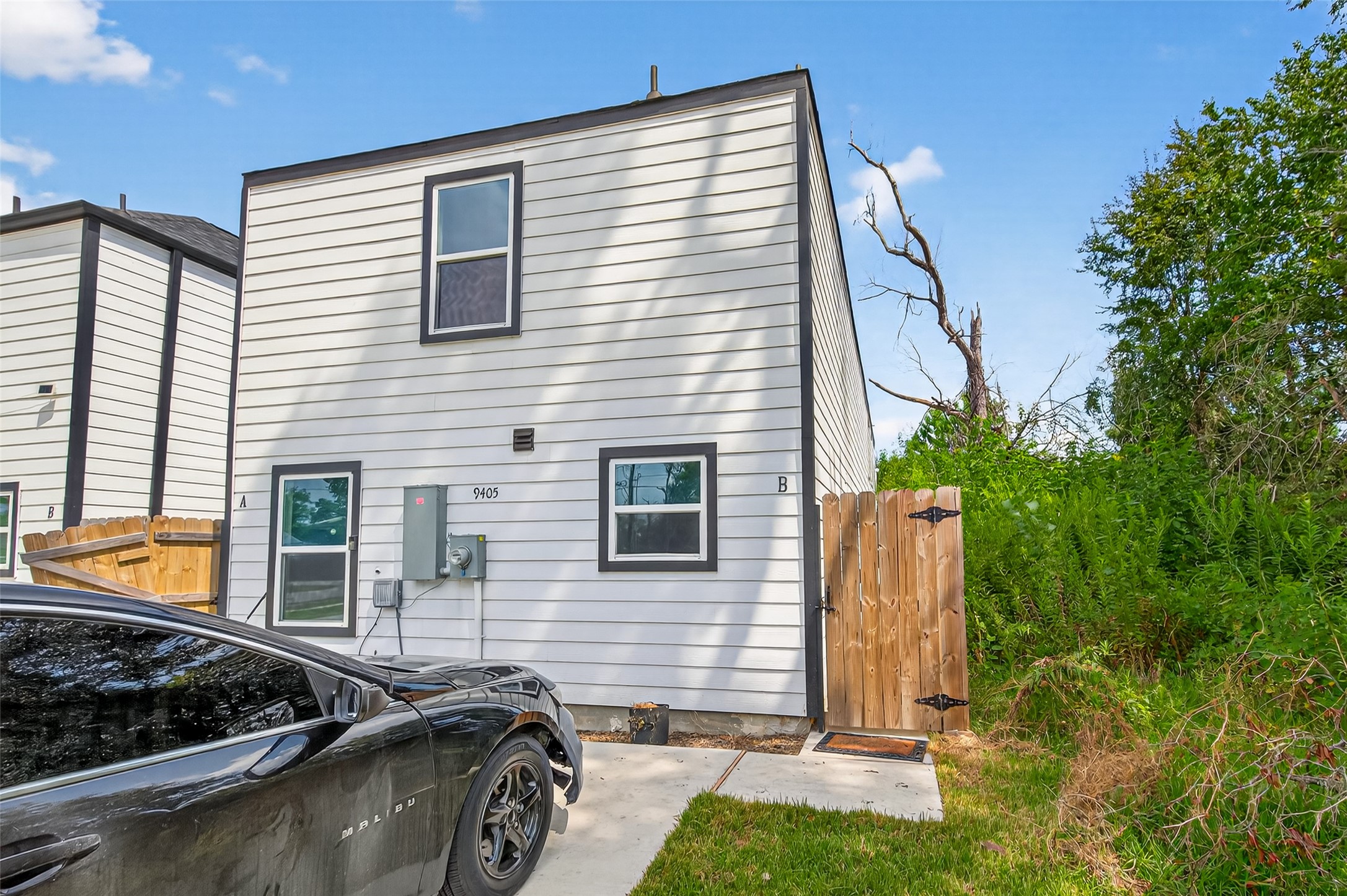 9405 Madera Road Houston, TX 77078 - Photo 2 of 32 a car parked in front of a house