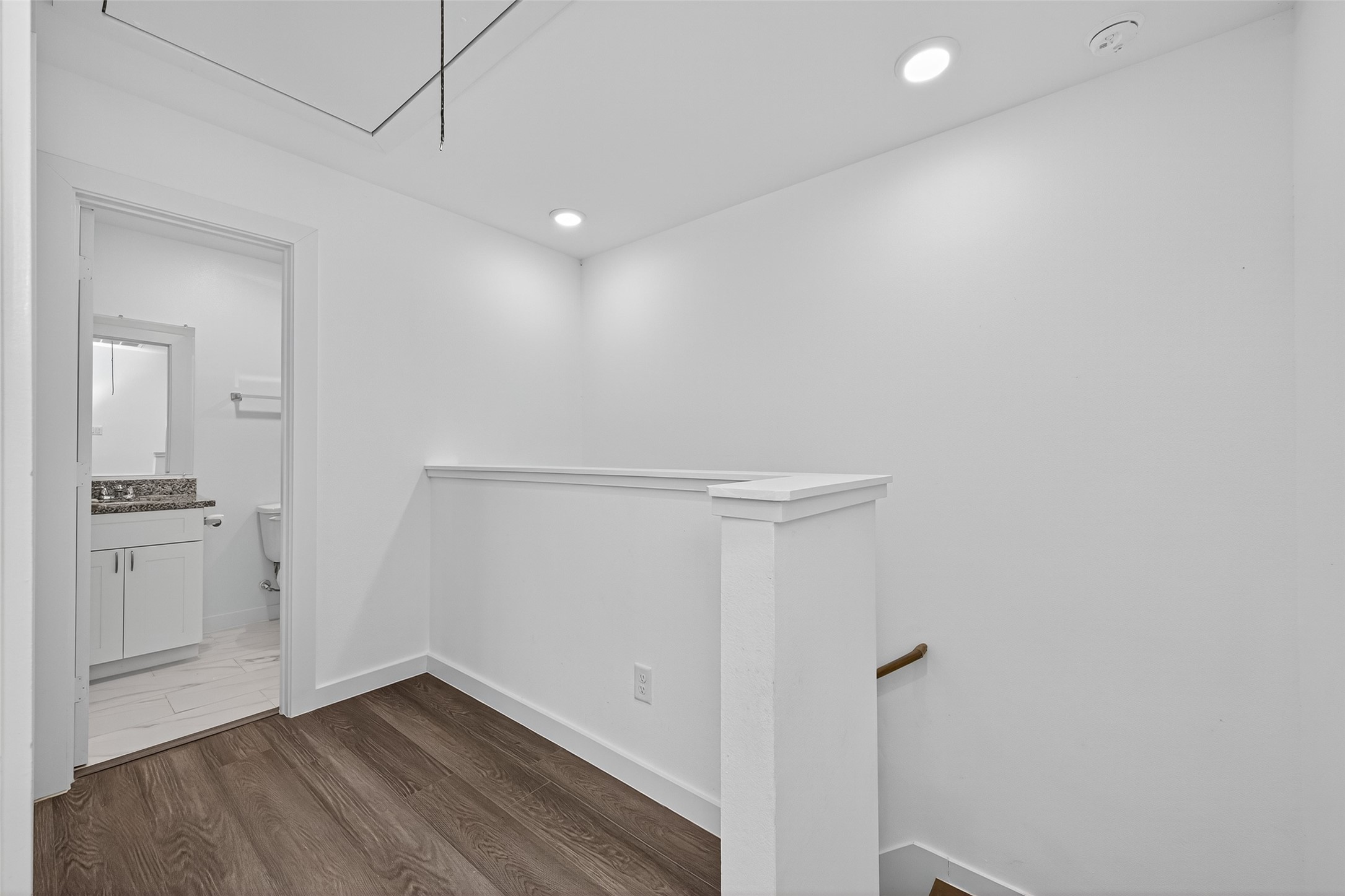 9405 Madera Road Houston, TX 77078 - Photo 24 of 32 a view of a hallway with wooden floor
