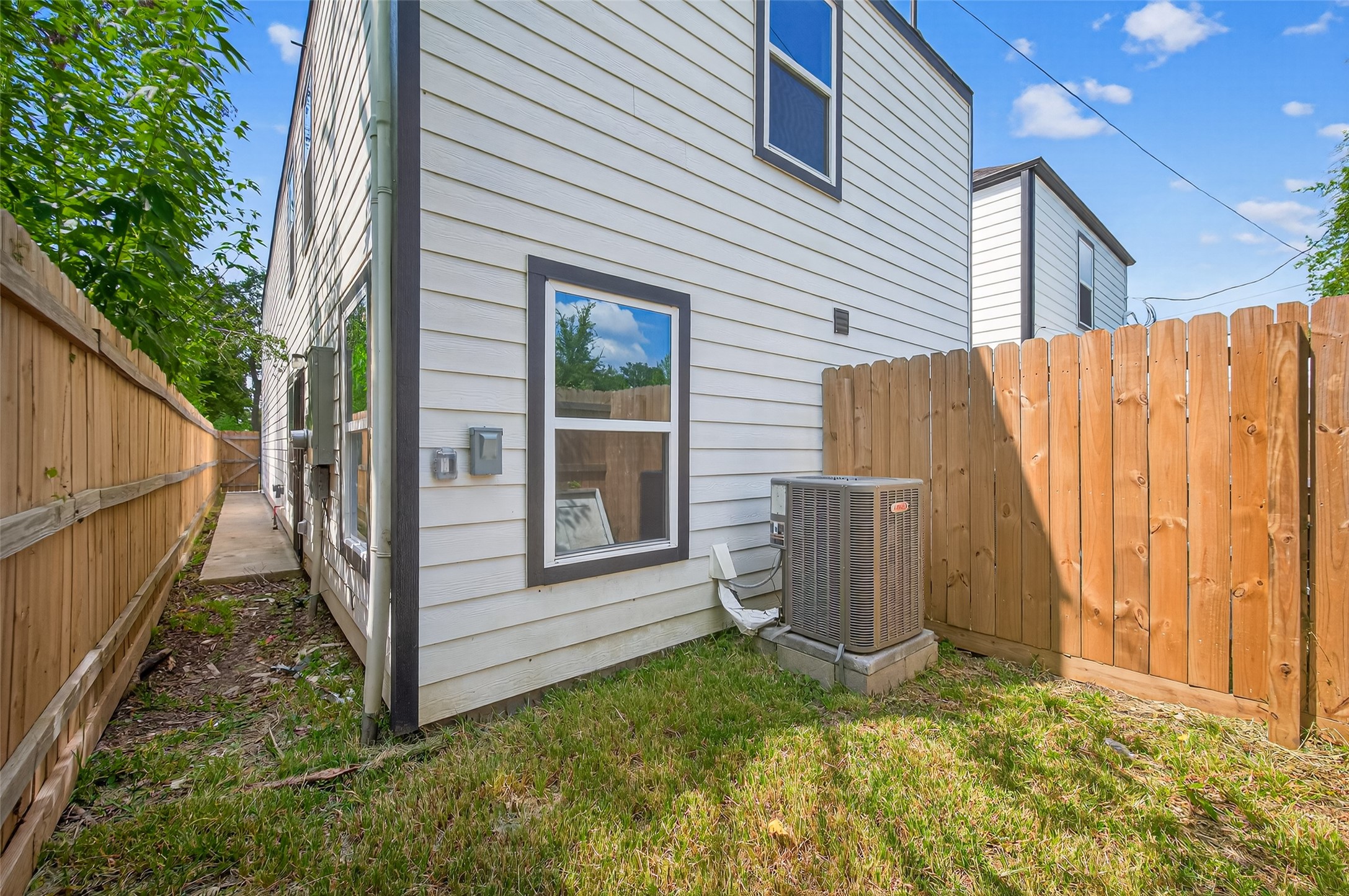 9405 Madera Road Houston, TX 77078 - Photo 29 of 32 a view of outdoor space and yard