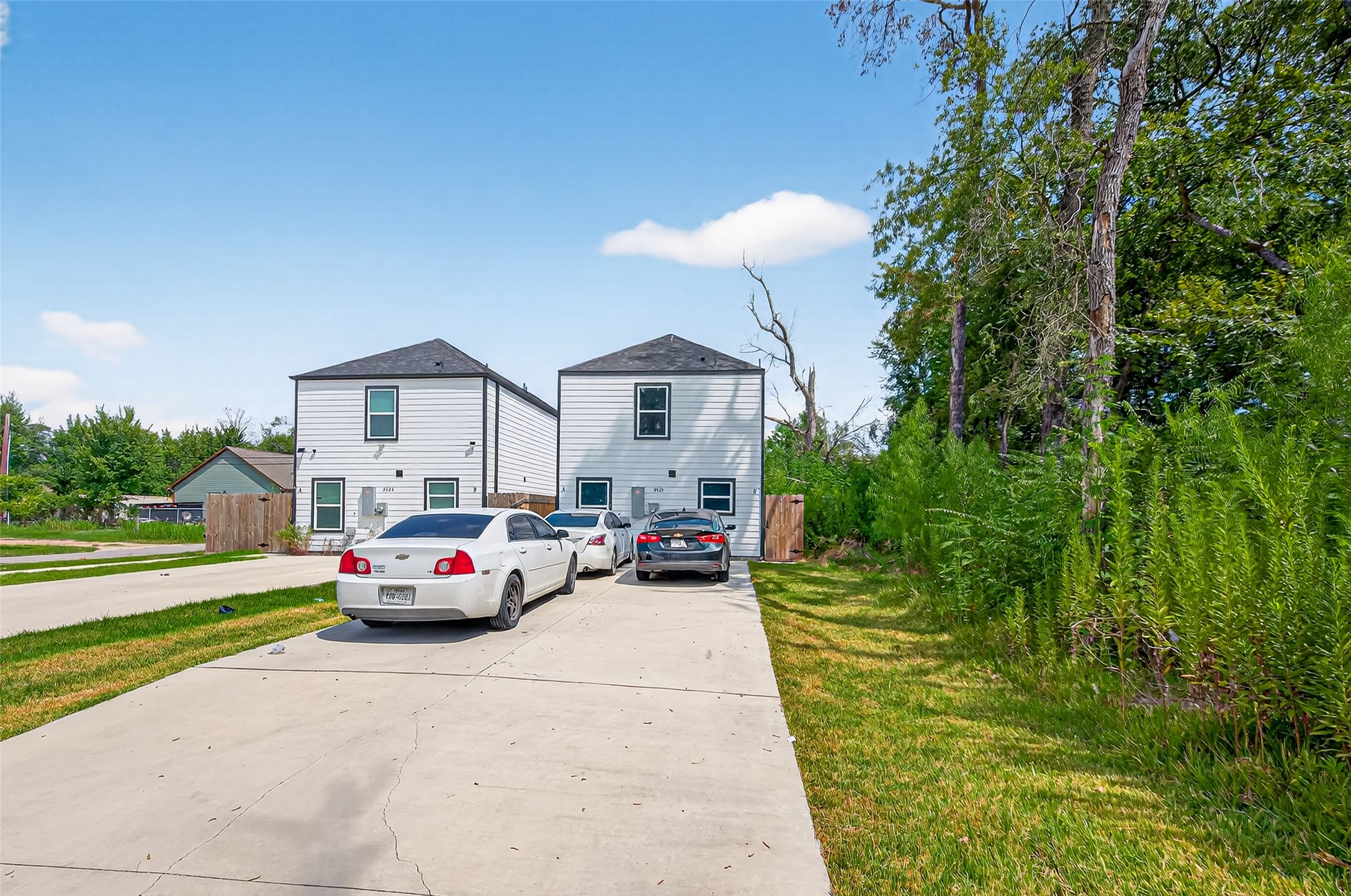 9405 Madera Road Houston, TX 77078 - Photo 3 of 32 a cars parked in front of a house with a yard