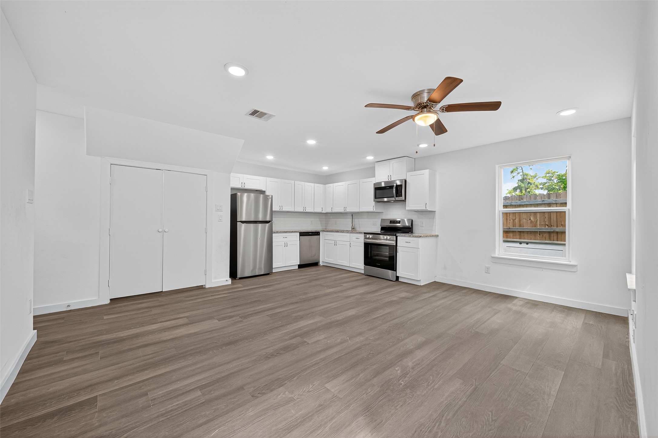 9405 Madera Road Houston, TX 77078 - Photo 6 of 32 a view of an empty room with kitchen and window