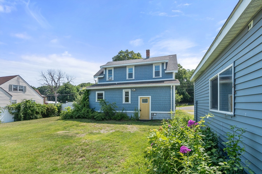 32 Wilmont Street Chicopee, MA 01013 - Photo 35 of 40