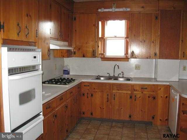 449 High Street Hanover, PA 17331 - Photo 7 of 20 Gallery Image 7