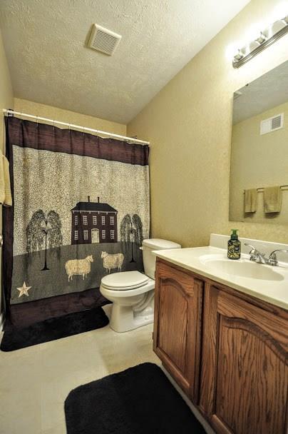 203 West Country Barn Road Houston, PA 15342 - Photo 12 of 25 upper level full bath