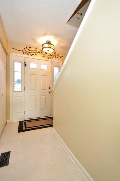 203 West Country Barn Road Houston, PA 15342 - Photo 3 of 25