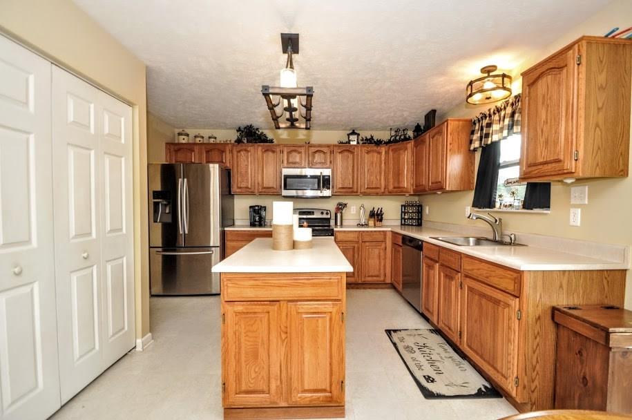 203 West Country Barn Road Houston, PA 15342 - Photo 8 of 25