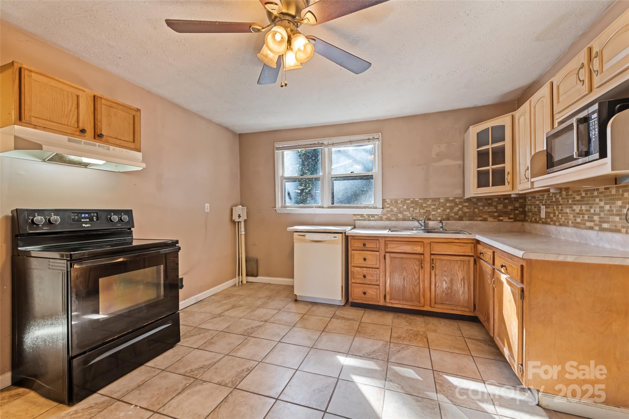 8063 Carolina Boulevard Clyde, NC 28721 - Photo 10 of 18