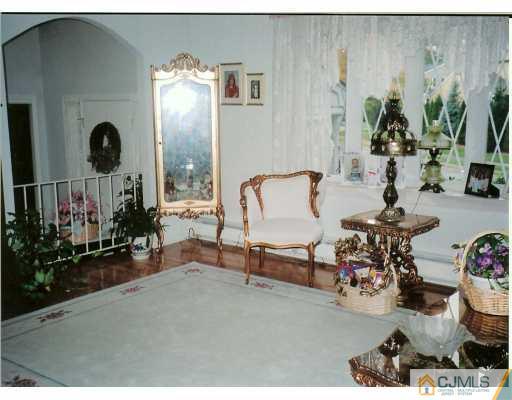 223 Normandy Road Edison, NJ 08820 - Photo 3 of 8 Gallery Image 3