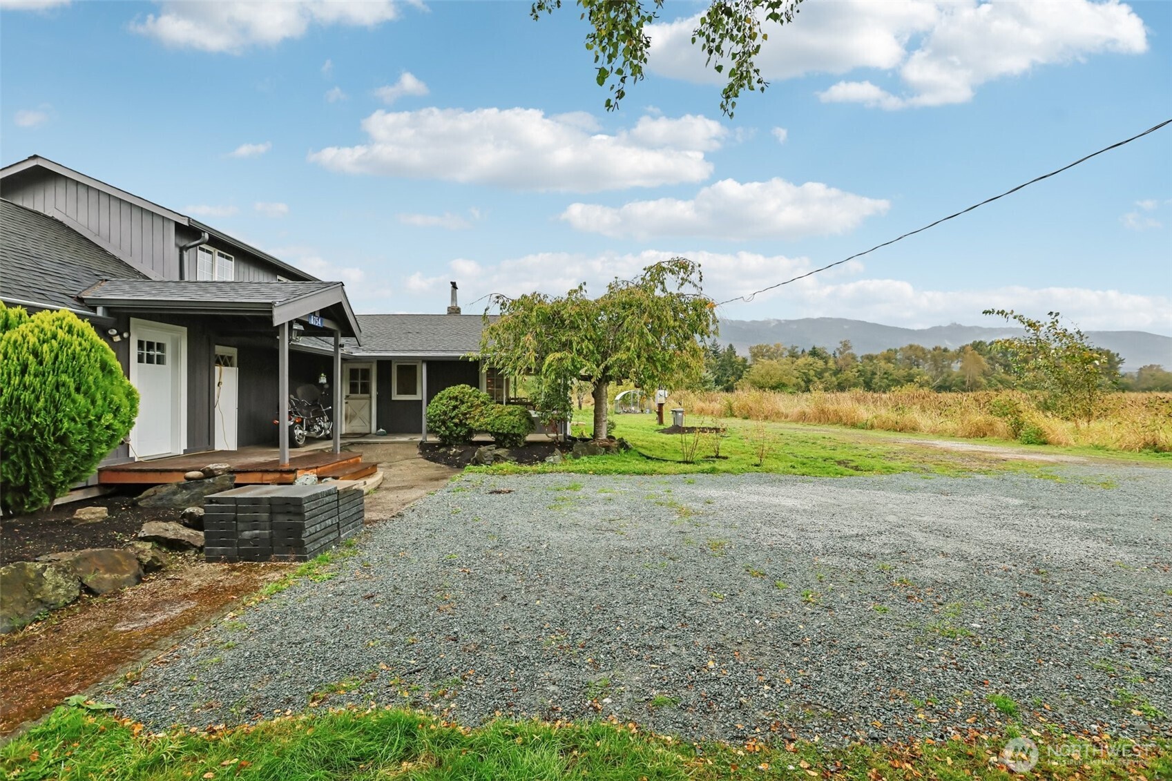 8754 Peavey Road Sedro-Woolley, WA 98284 - Photo 2 of 40