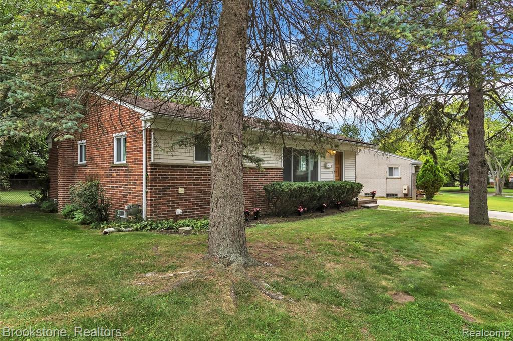 392 Winry Drive Rochester Hills, MI 48307 - Photo 2 of 35