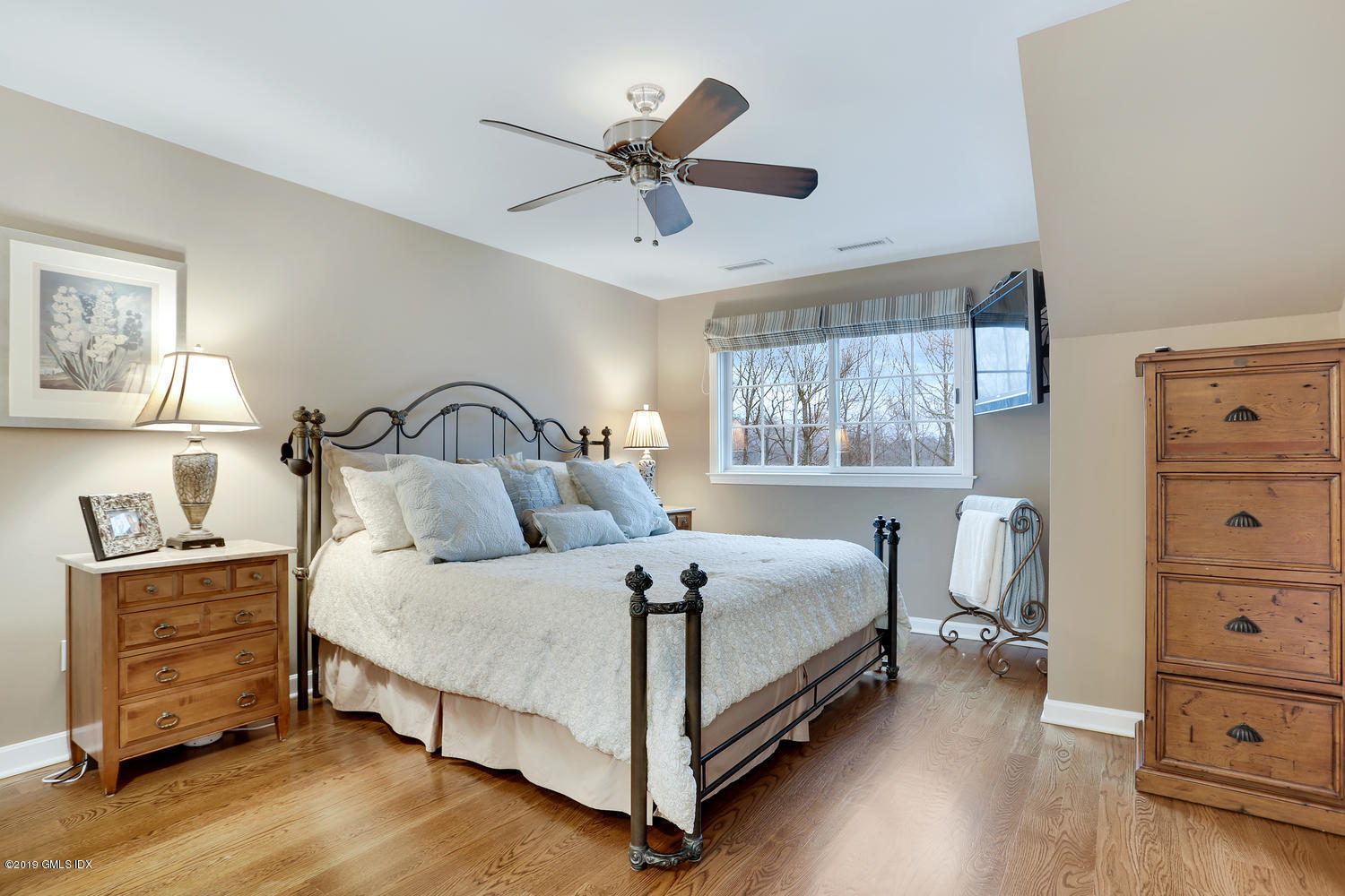 193 Hamilton Avenue, Unit 10 Greenwich, CT 06830 - Photo 13 of 22 a bedroom with a bed and window