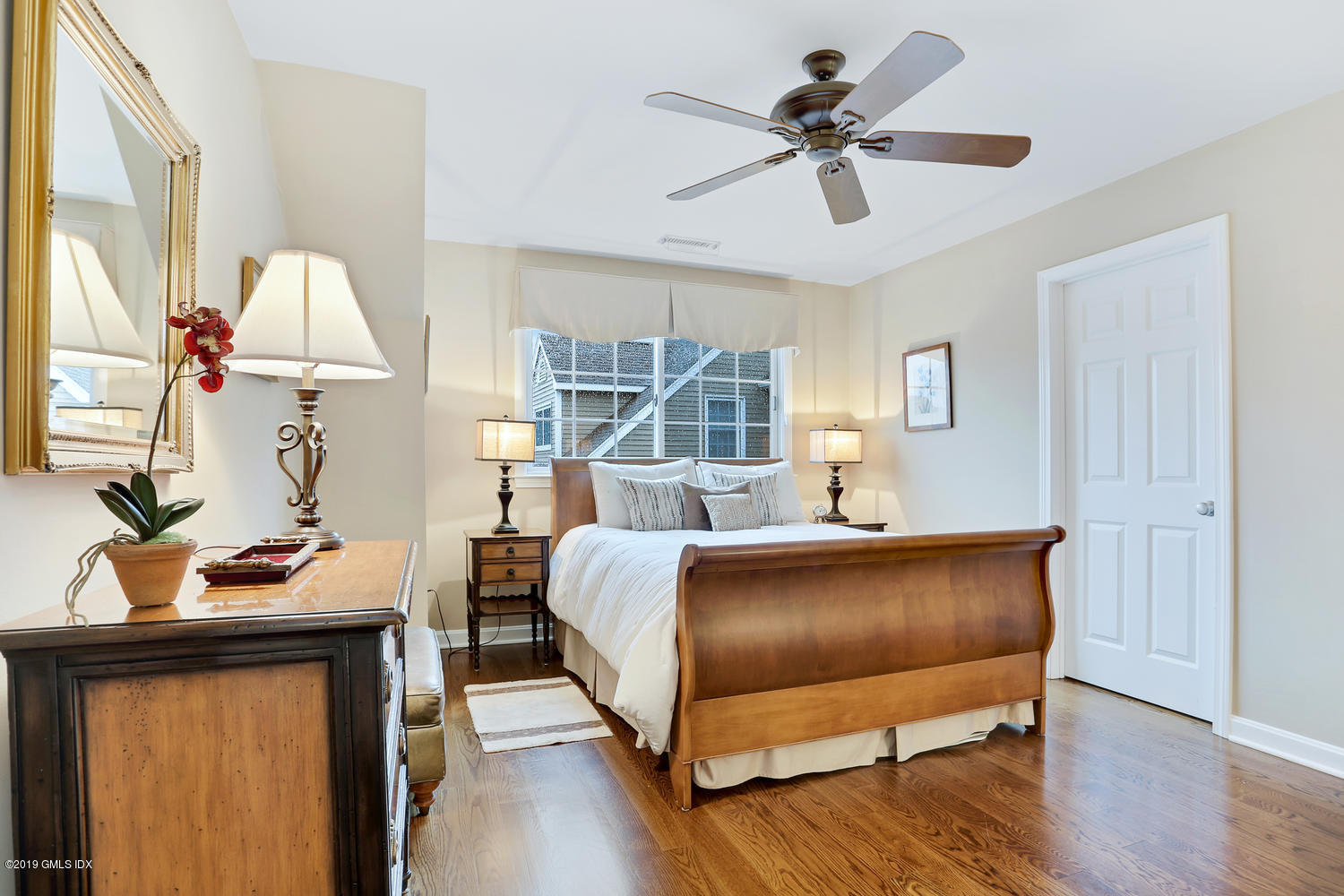 193 Hamilton Avenue, Unit 10 Greenwich, CT 06830 - Photo 16 of 22 a bed room with a bed and a window