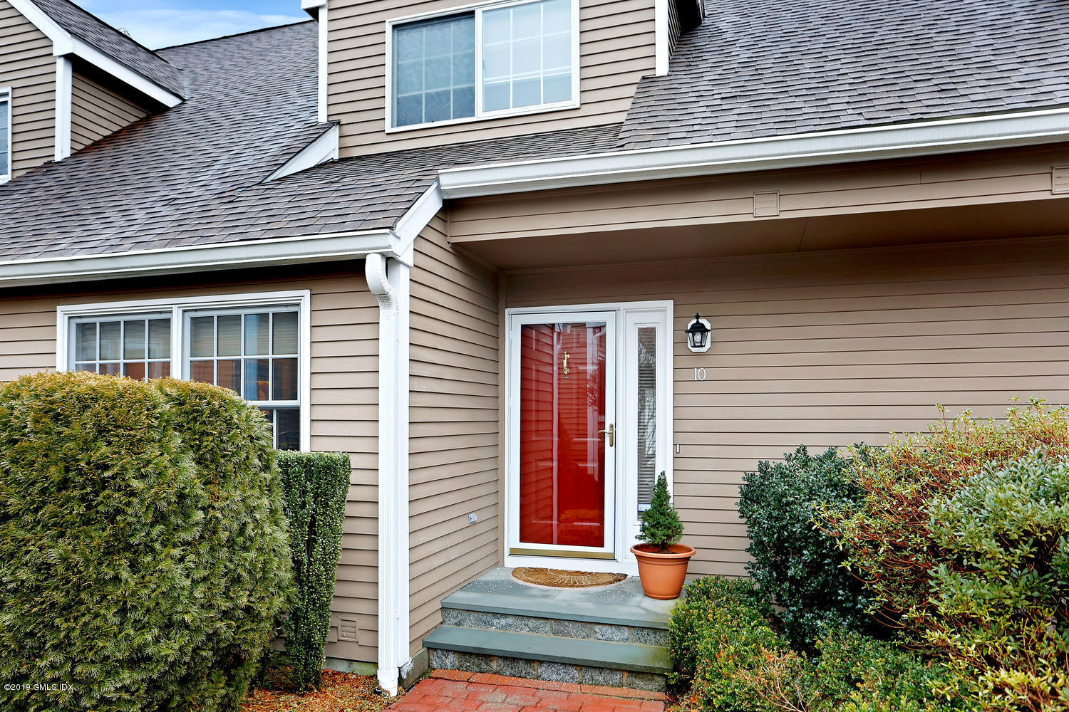 193 Hamilton Avenue, Unit 10 Greenwich, CT 06830 - Photo 18 of 22 a front view of a house with plants