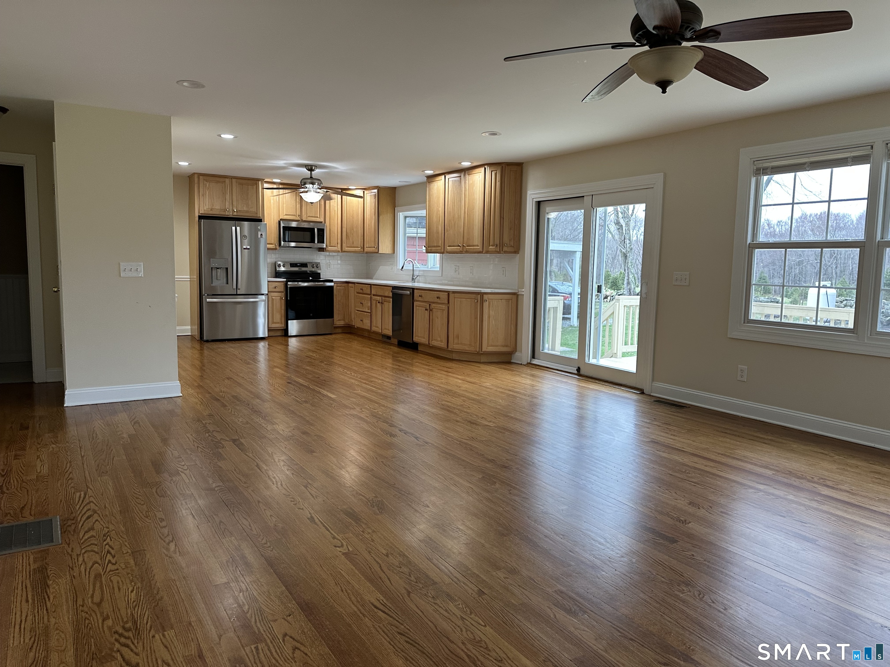 128 Center Road Easton, CT 06612 - Photo 7 of 39