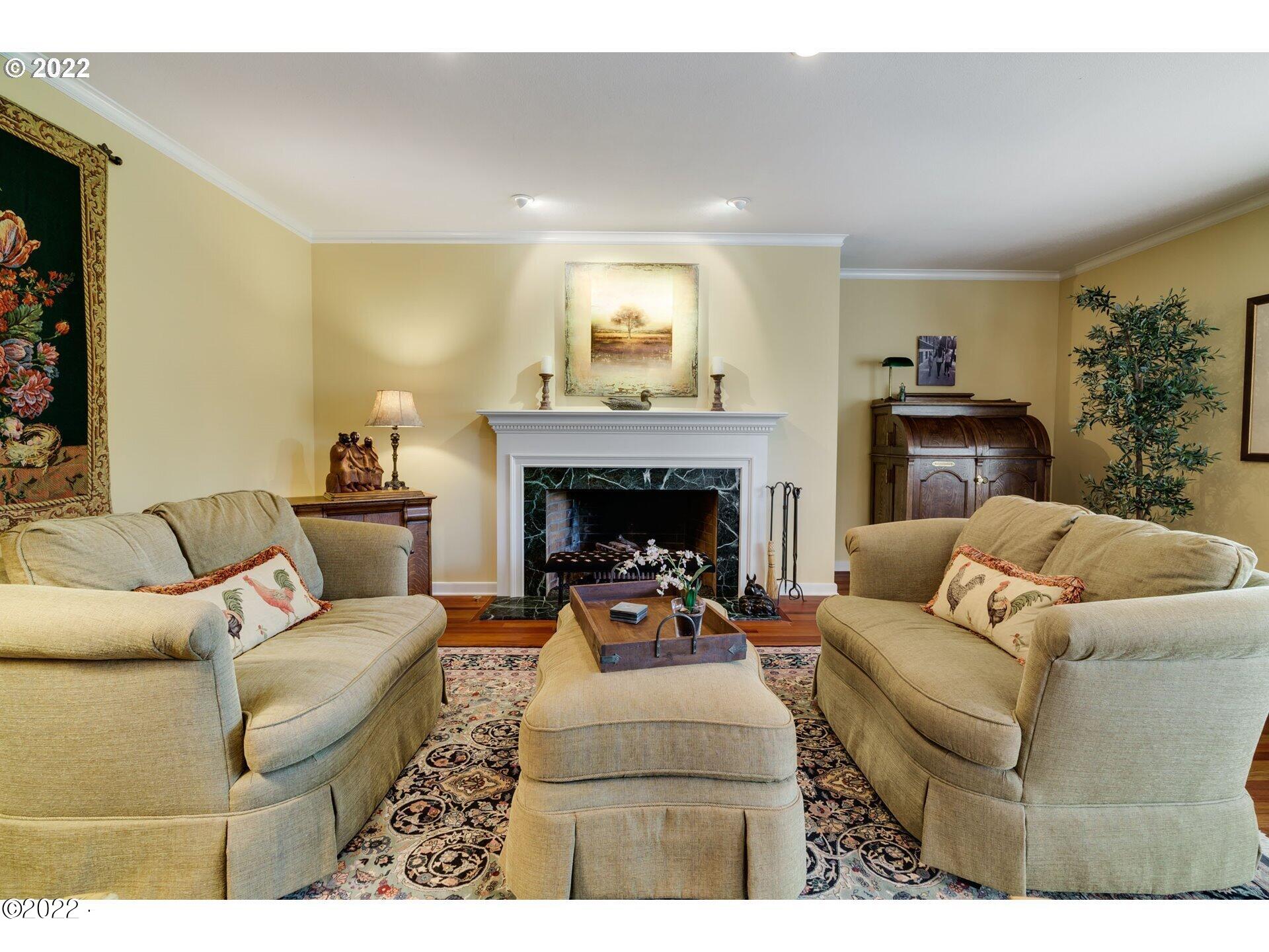 5020 Southwest Humphrey Park Road Portland, OR 97221 - Photo 3 of 6 Living room