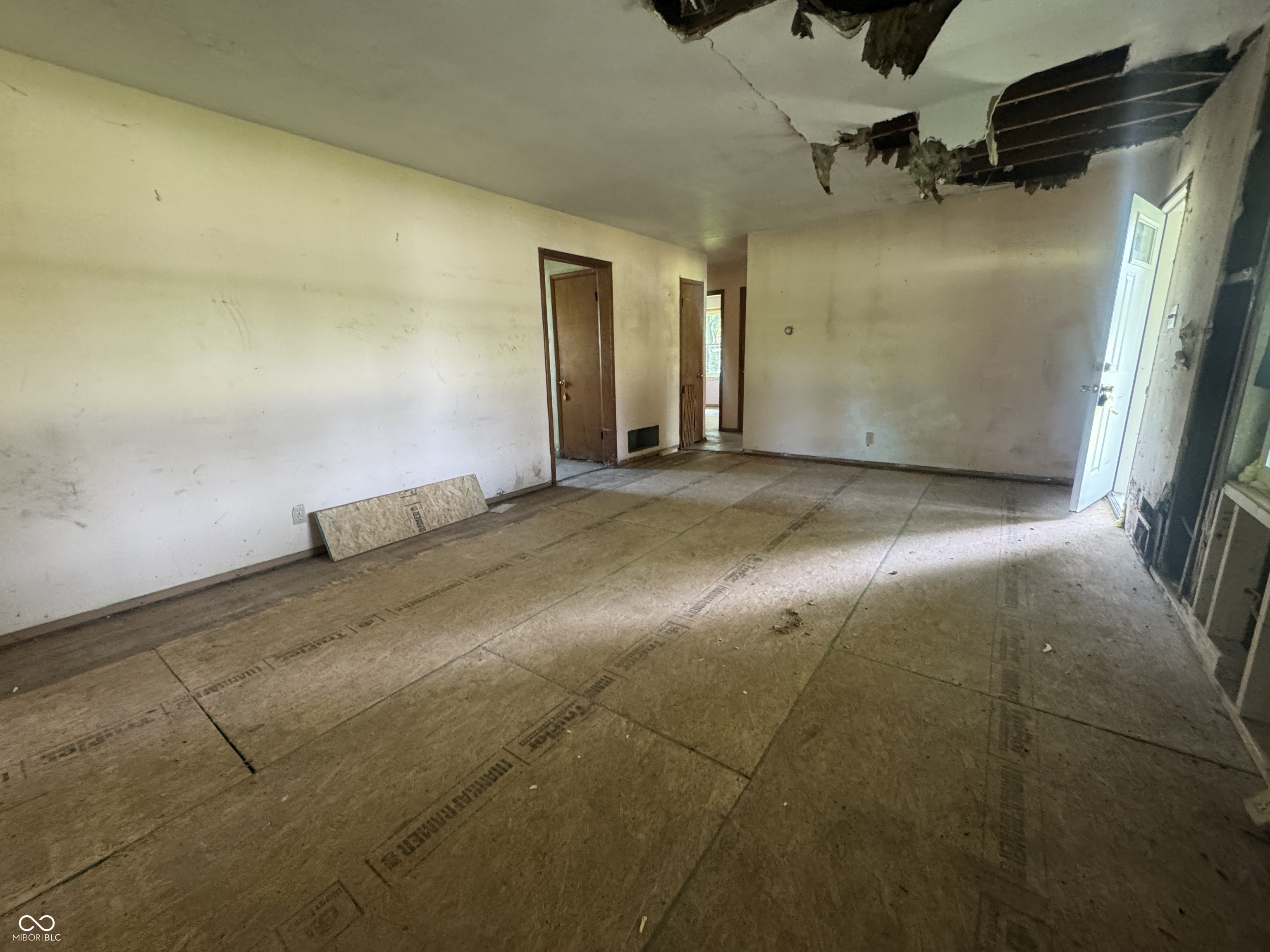 2324 East Thompson Road Indianapolis, IN 46227 - Photo 4 of 12