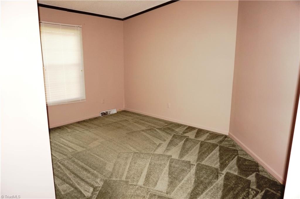 1170 Deer Chase Road Madison, NC 27025 - Photo 18 of 28 SITTING ROOM, OFF THE MASTER BEDROOM!