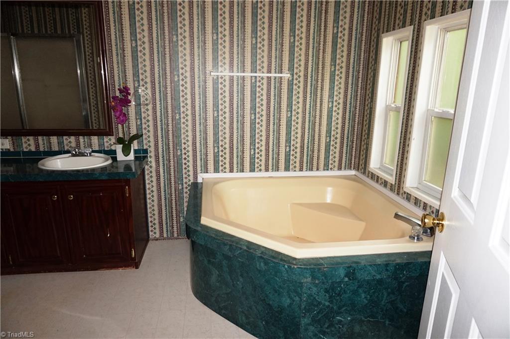 1170 Deer Chase Road Madison, NC 27025 - Photo 21 of 28 MASTER BATH