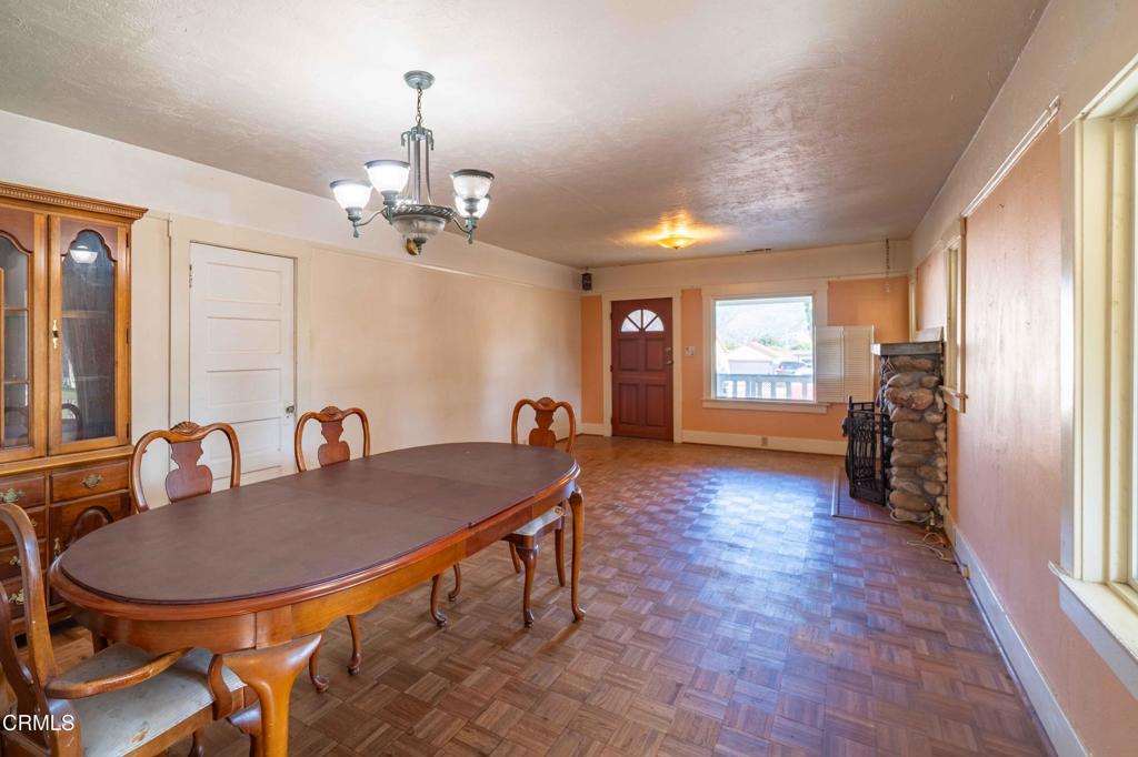 1331 Richmond Road Santa Paula, CA 93060 - Photo 6 of 43 1331 Richmond Rd - Dining Area 3