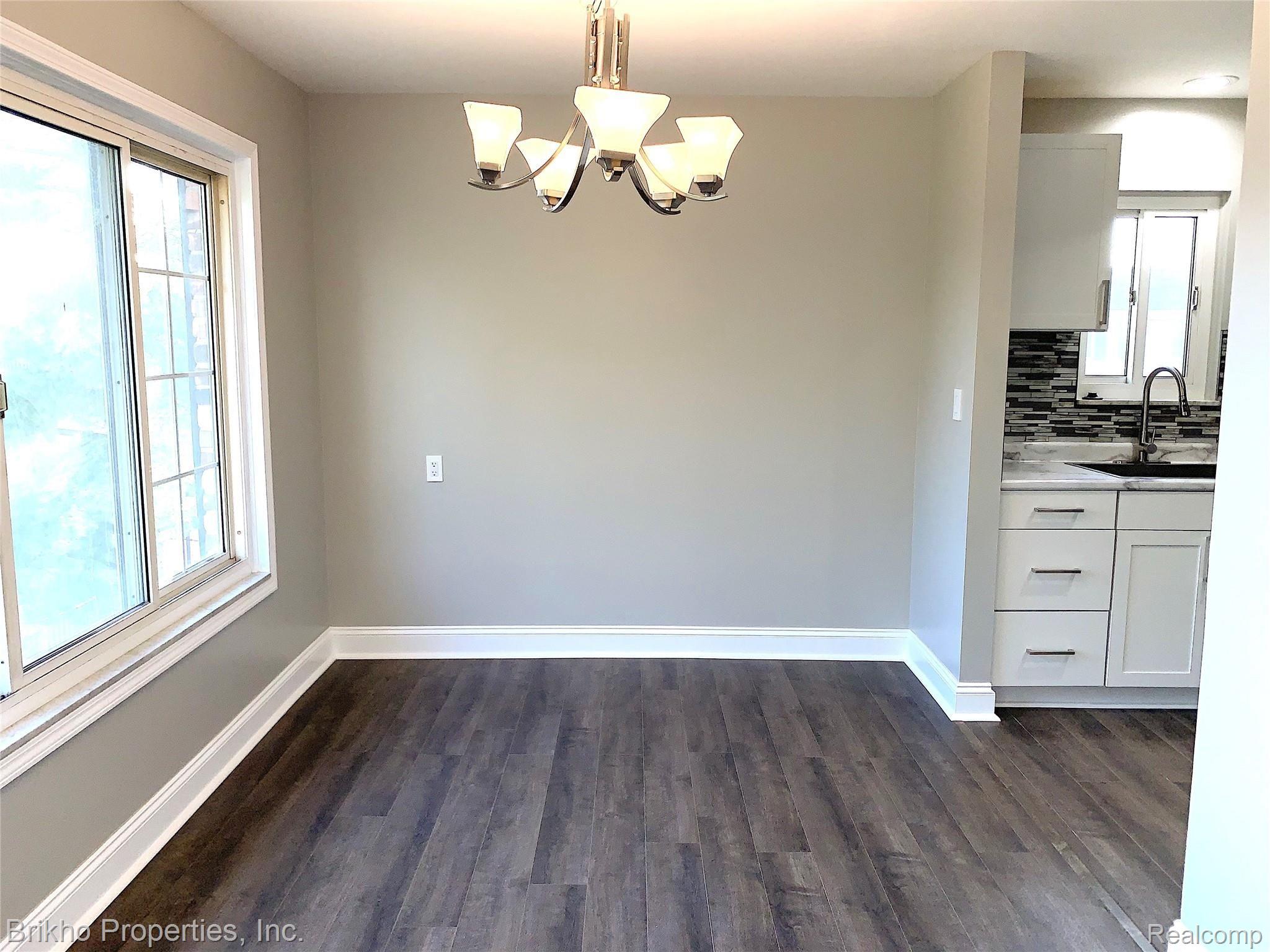 29422 Hoover Road, Unit 29 Warren, MI 48093 - Photo 9 of 23 IMG_4213.jpg