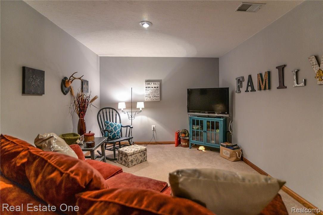 255 Triangle Lake Road Howell, MI 48843 - Photo 28 of 48 38_24.jpg