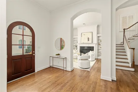 $1,275,000 | 107 Wynden Trace Lane, Houston, TX 77056