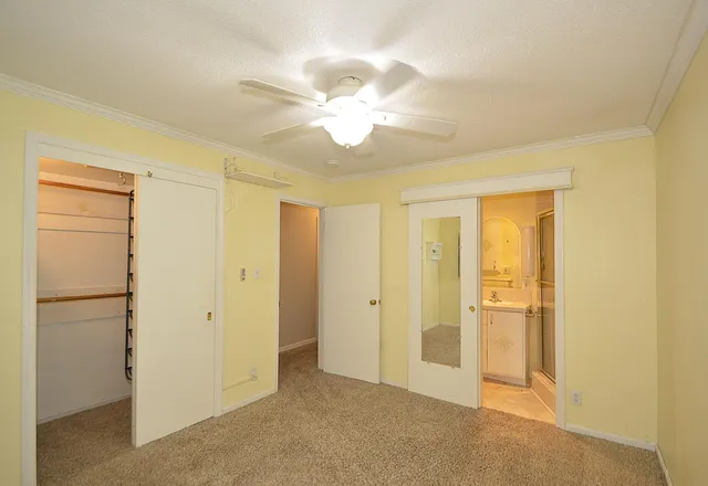 a view of empty room with a ceiling fan
