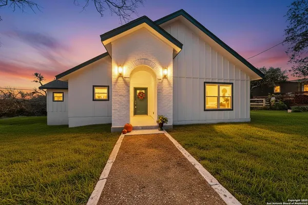$399,999 | 514 Contour Drive, Spring Branch, TX 78070