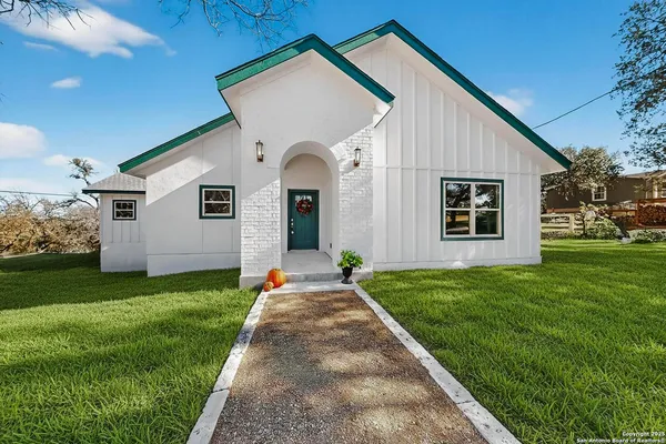 $399,999 | 514 Contour Drive, Spring Branch, TX 78070