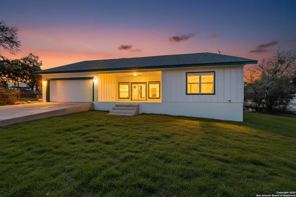 $399,999 | 514 Contour Drive, Spring Branch, TX 78070