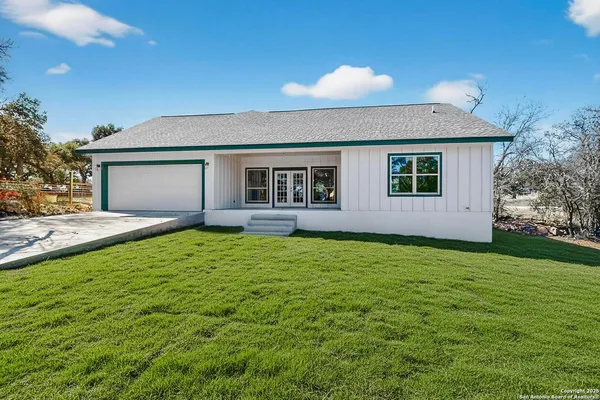 $399,999 | 514 Contour Drive, Spring Branch, TX 78070