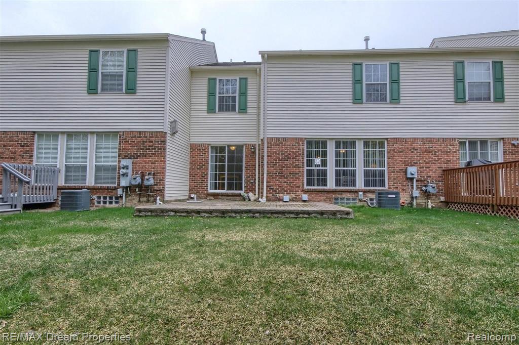 49015 Hawksburry Road Canton, MI 48188 - Photo 32 of 39