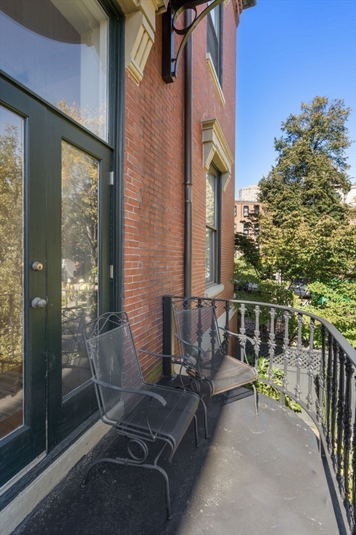 150 Appleton Street, Unit 2A Boston, MA 02116 - Photo 14 of 24 a building outdoor space with patio furniture