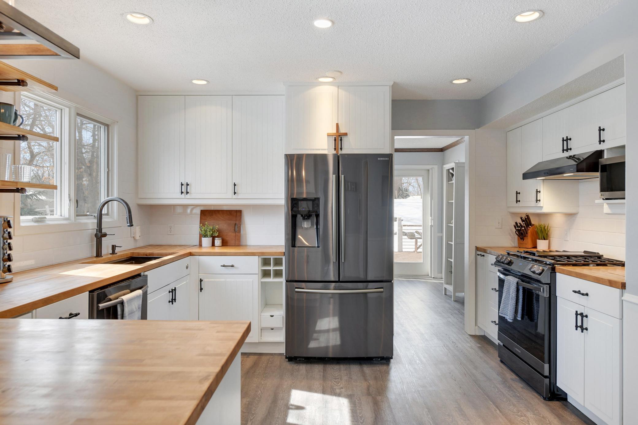 6427 Xenium Lane North Maple Grove, MN 55311 - Photo 6 of 32