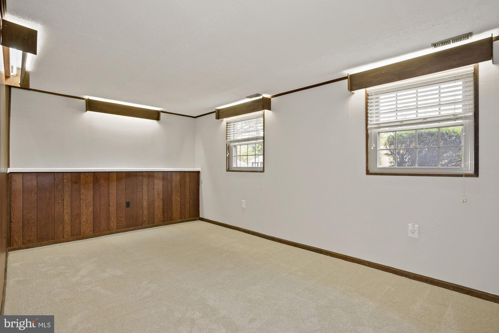 1104 East Beech Road Sterling, VA 20164 - Photo 20 of 32 Family Room